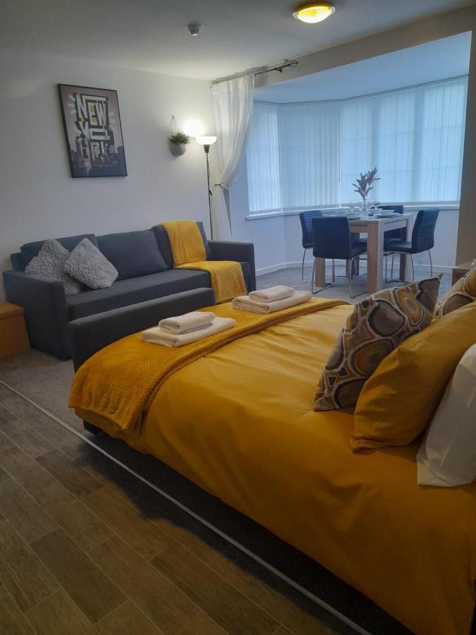 Apartment Flat 4 Corner House